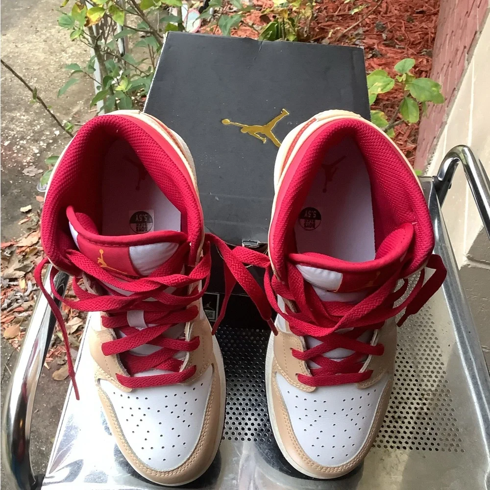 Red cream white Jordan 1 - Picture 5 of 6